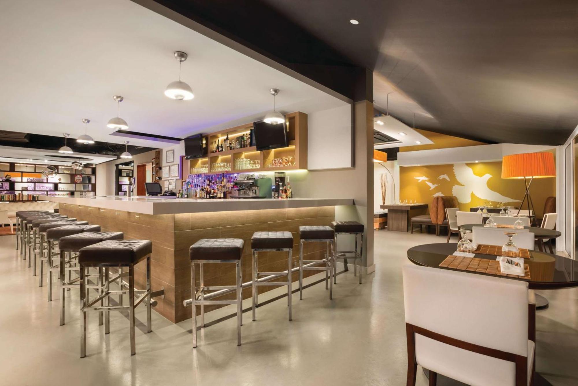 TRYP by Wyndham Isla Verde San Juan Eksteriør billede